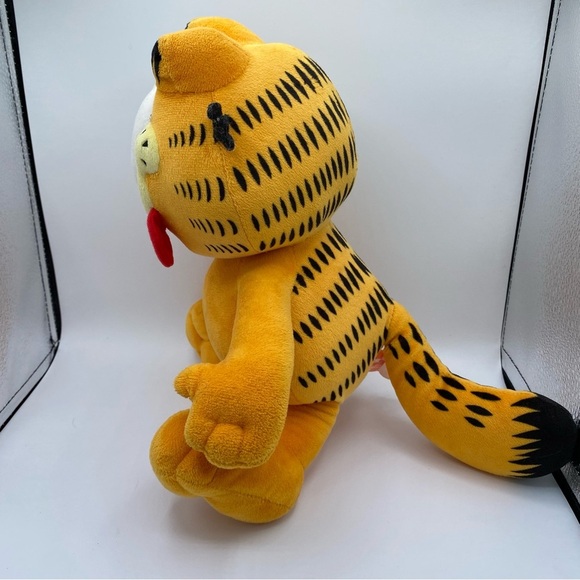 Garfield Plushie 13” Stuffed Animal Collectible Fat Orange Striped Cat Kitty - Picture 2 of 9